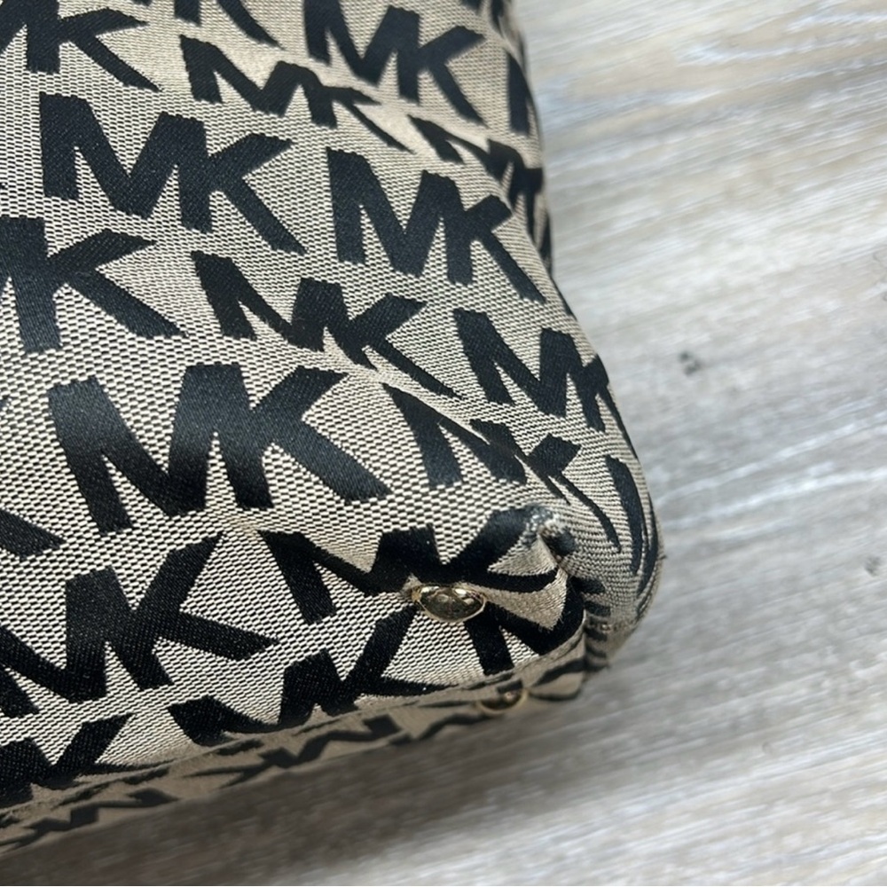 Michael Kors Signature Jet Set Signature Canvas Tote-Excellent Condition! - Picture 8 of 11